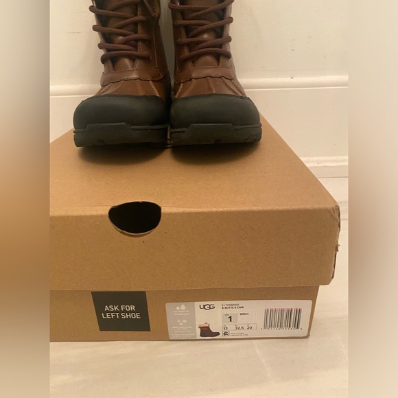 Almost new! Kids, UGG, boot size one youth unisex butte - Picture 2 of 8